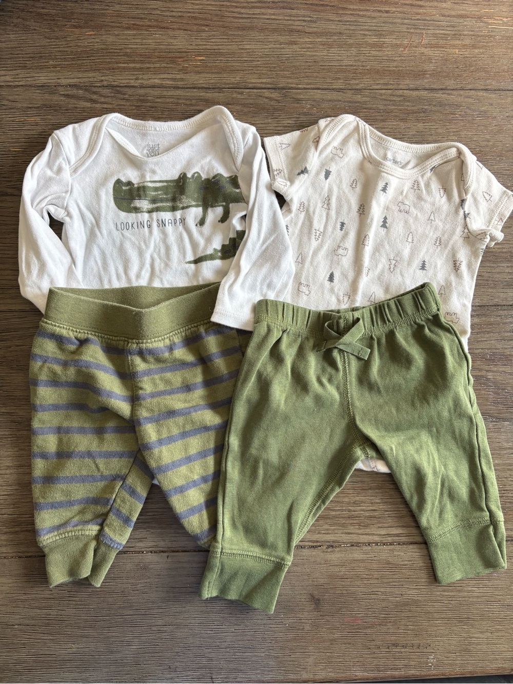 Carter’s 3m Green and White Bodysuit and Pants Bundle Set